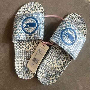 Vineyard Vines size 5/6 girl’s blue & white slides